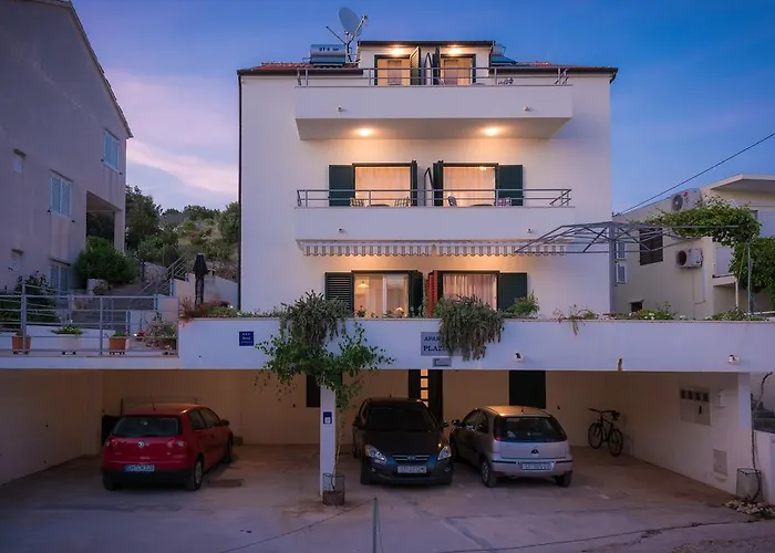 Stipe Plazibat Daire Hvar Town